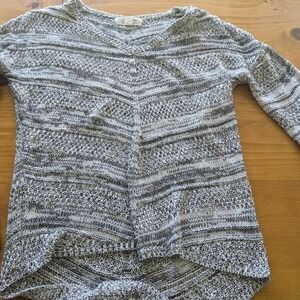 Gray and white knit‎ sweater